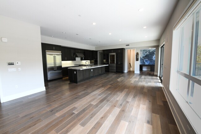 Building Photo - 12775 Bluff Creek Dr