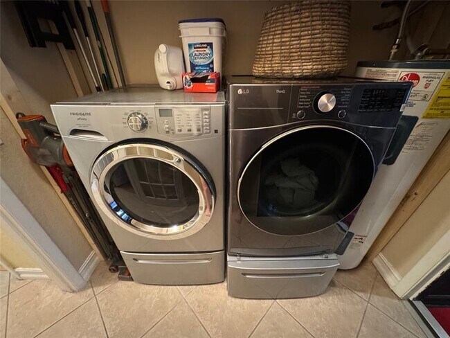 Building Photo - 1464 SW 28th Ave