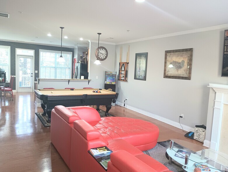 Building Photo - 436 Williamson St SE