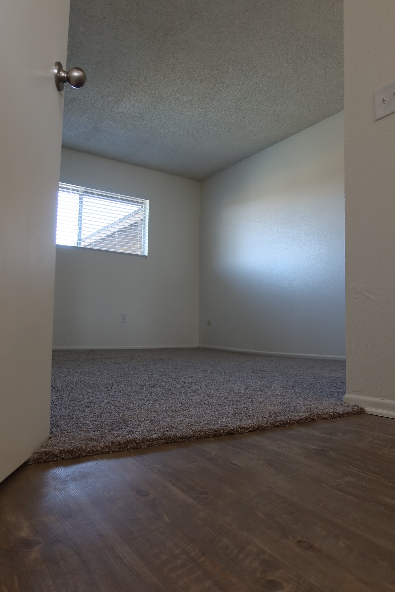 Building Photo - 10441 Knott Ave