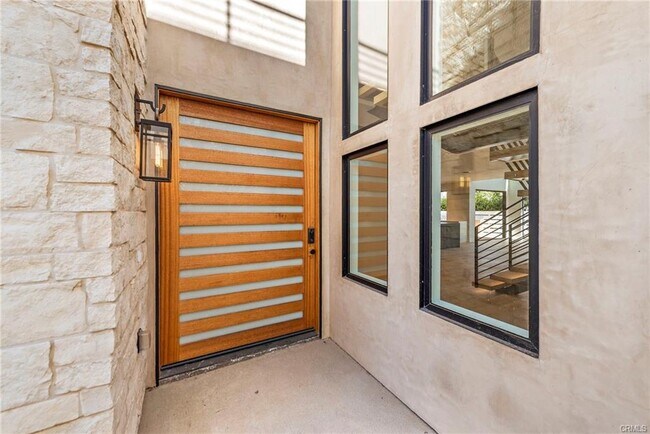 Building Photo - 207 W Avenida San Antonio