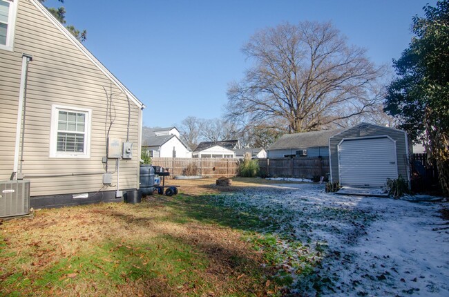 Building Photo - Precious 3-bedroom single-family Cape Cod