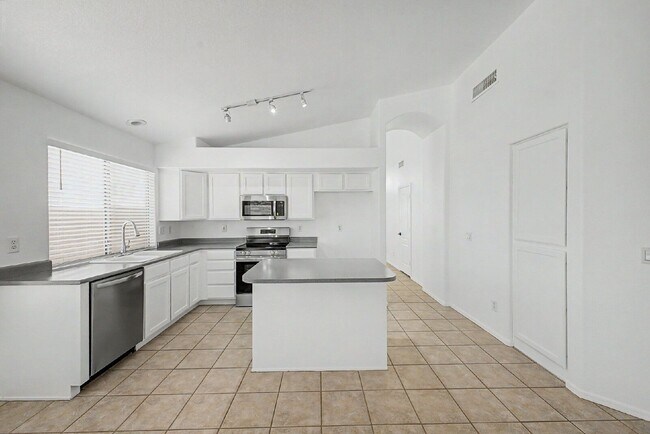Building Photo - 12570 Desert Flower Rd