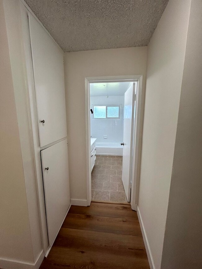 Building Photo - Spacious 4-Bed, 2-Bath Home with a Large Backyard in Prime West Hills!