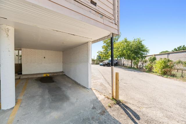 Building Photo - 2627 Douglas Ave