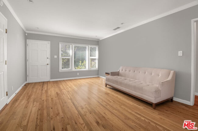 Building Photo - 6218 Balcom Ave