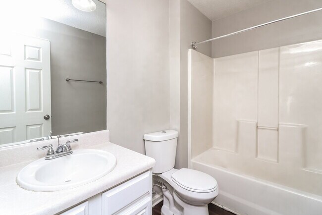 Building Photo - 665 Tomahawk Pl SW