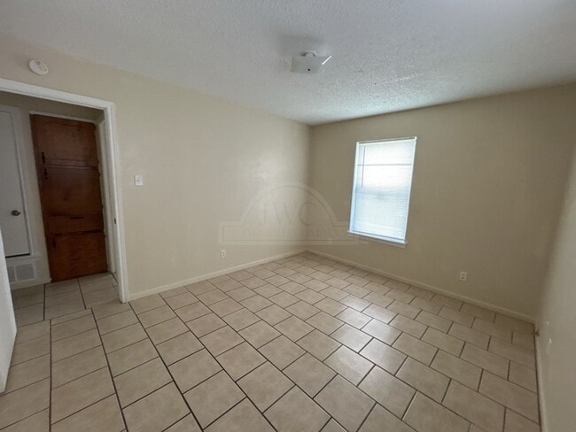 Building Photo - 2803 Greystone Dr