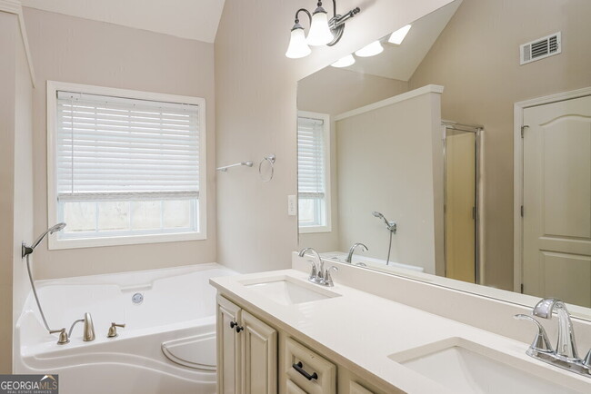 Building Photo - 256 Raleigh Way