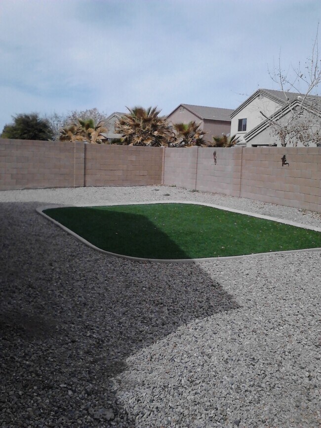 Building Photo - AVAILABLE NOW!!!