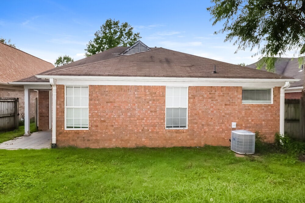 Building Photo - 8264 Cross Point Dr