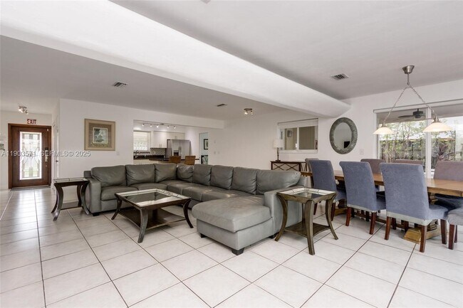 Building Photo - 906 N 13th Ave