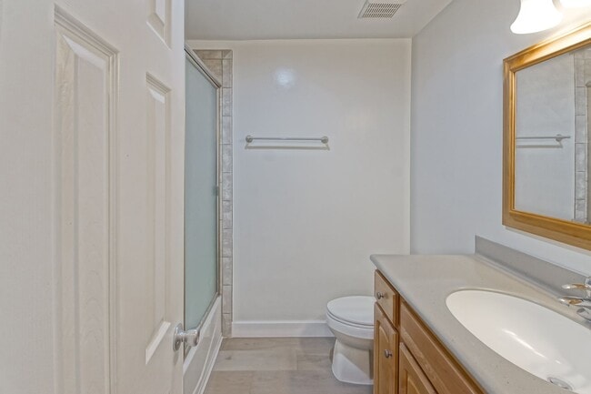 Building Photo - Recently Updated, Top-Floor 2BR2BA Condo in Apple Tree Community w/ Pool, Overlooking Greenbelt/H...