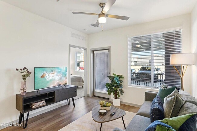 Building Photo - 1161 E O'Neil Dr