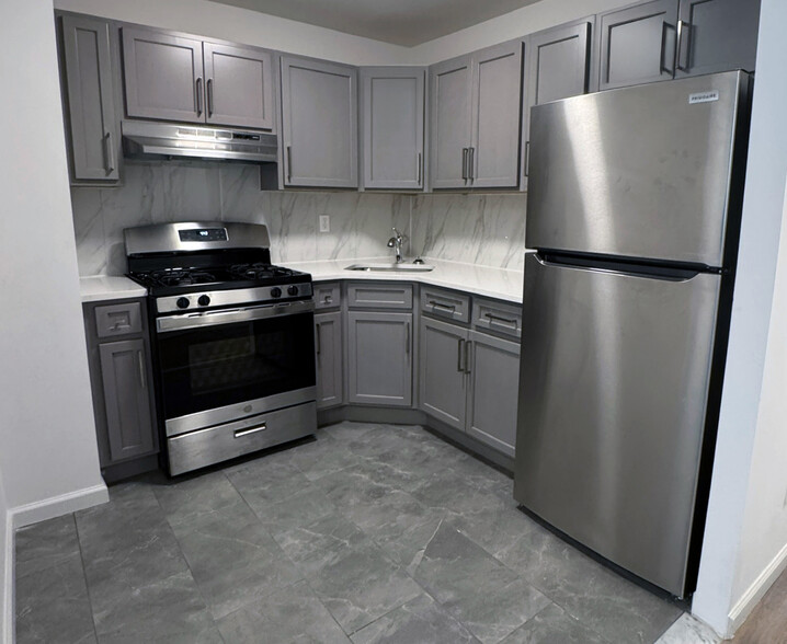 Recessed kitchen with all new appliances - 50 Buffalo Ave