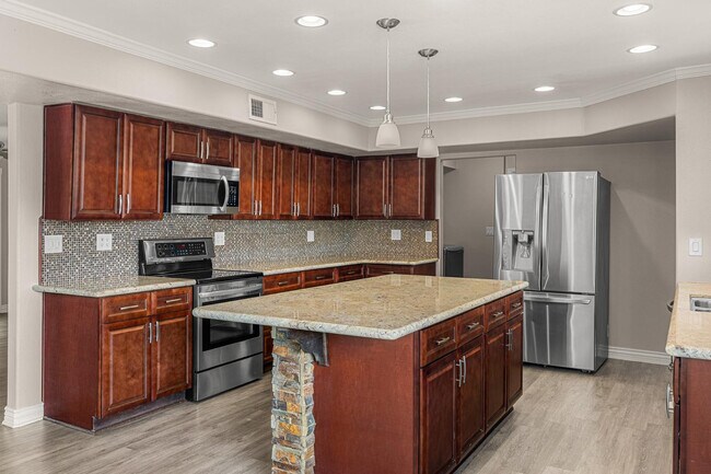 Building Photo - 6724 N 58th Pl