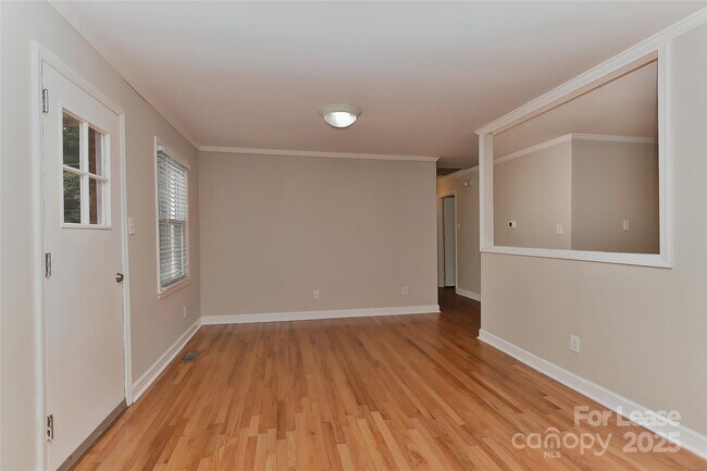 Building Photo - 420 Seneca Pl