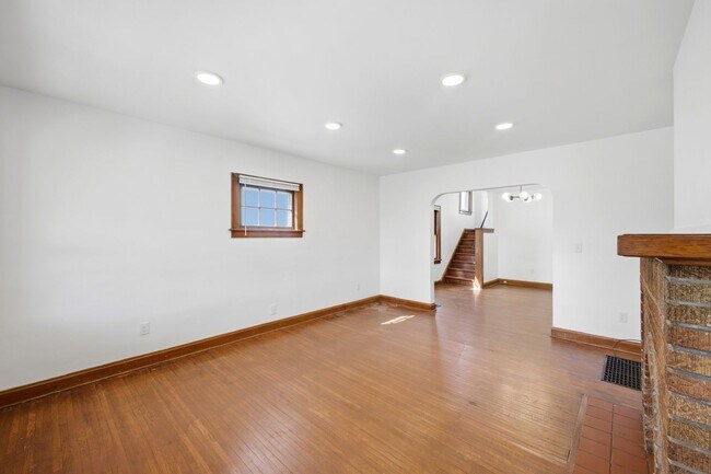 Building Photo - 415-417 S Huron Ave