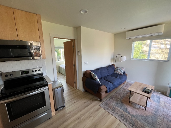 Building Photo - 632 S Rochester St