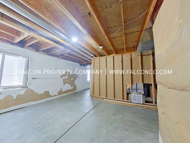 Building Photo - 5752 Brennan Ave
