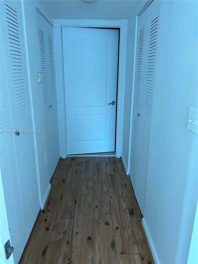 Building Photo - 2101 Brickell Ave