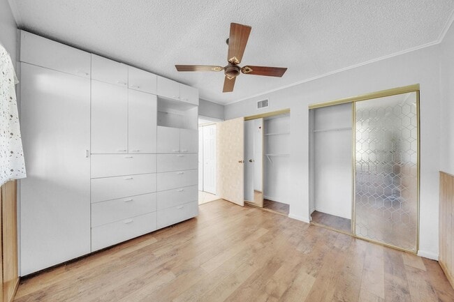 Building Photo - 1035 Country Club Dr