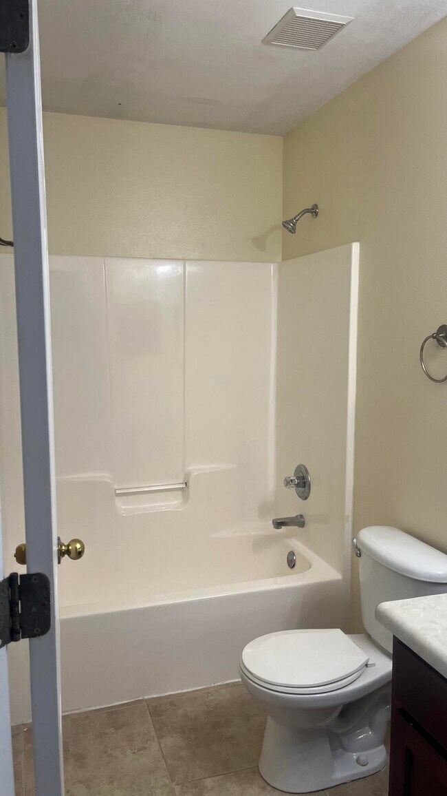 Building Photo - 2154 Castle Grove Dr