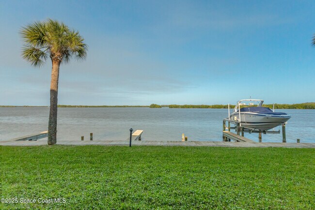 Building Photo - 1825 Minutemen Causeway