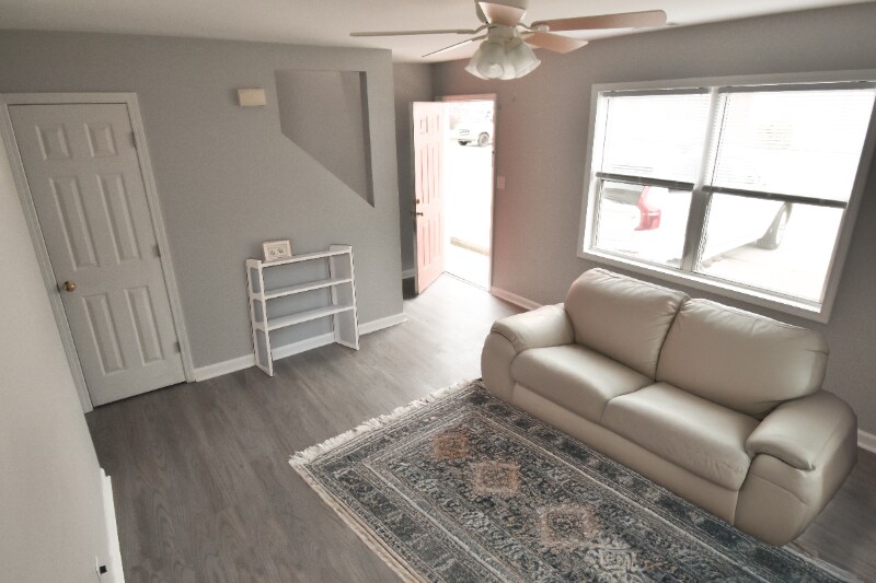 Building Photo - 650 S Main St