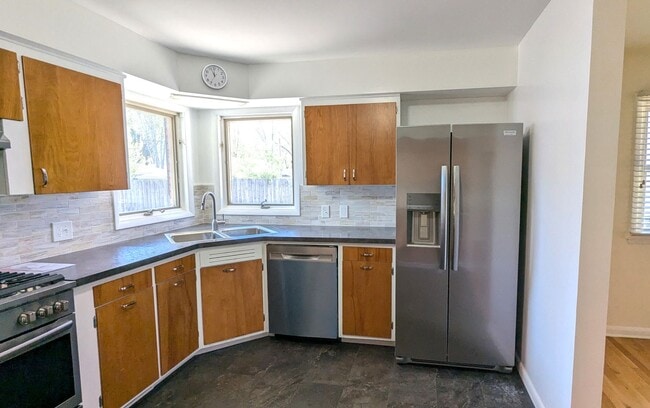 Building Photo - 755 Oakmere Pl