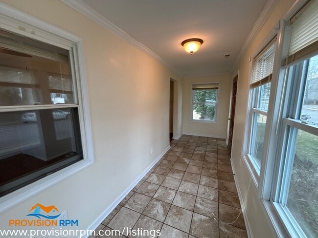 Building Photo - 221 Rosewood St