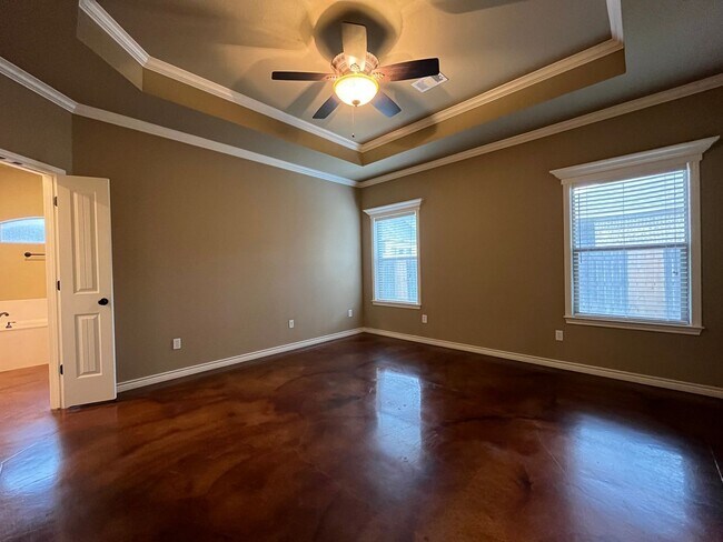 Building Photo - 4 Bedroom Single Family Home:  Available Now!