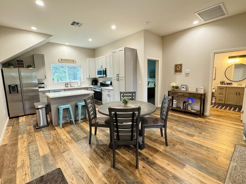 Building Photo - 8688 E Pittman Valley Rd