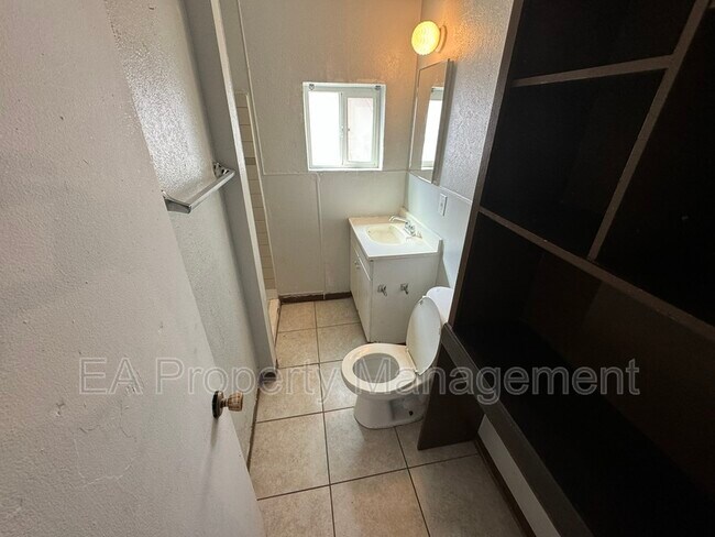 Building Photo - 117 40th St NW