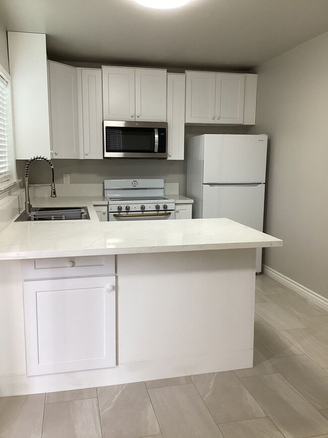 Building Photo - Beautifully Designed 1 Bedroom ADU