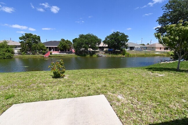 Building Photo - 613 SE 14th St