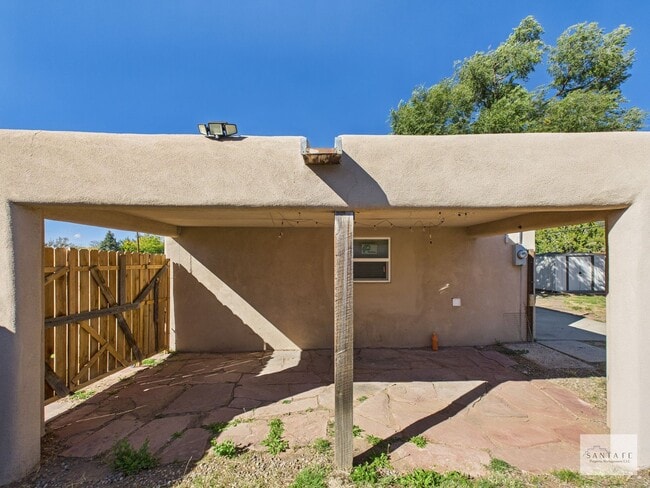 Building Photo - Cute Centrally Located Single Family Home Available Now!