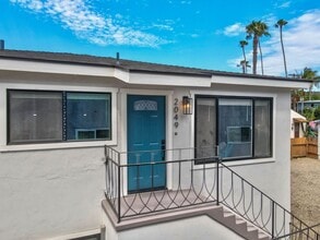 Building Photo - STUNNING REMODELED UPSTAIRS 2BD/2BA UNIT I...