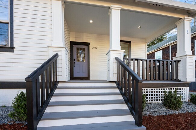 Building Photo - 216 NE Tillamook St