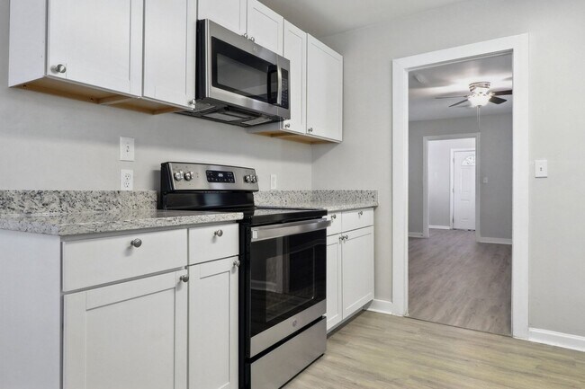 Building Photo - Large 3BR/2BA Near Downtown House For Rent
