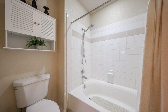 Building Photo - 3236 E Chandler Blvd