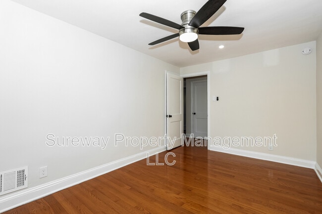 Building Photo - 48 Greenhill Rd