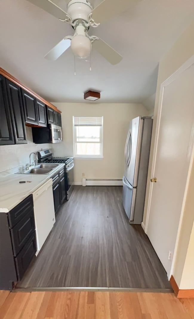 Building Photo - 2 Bedrooms 1 Bath Condo For Rent