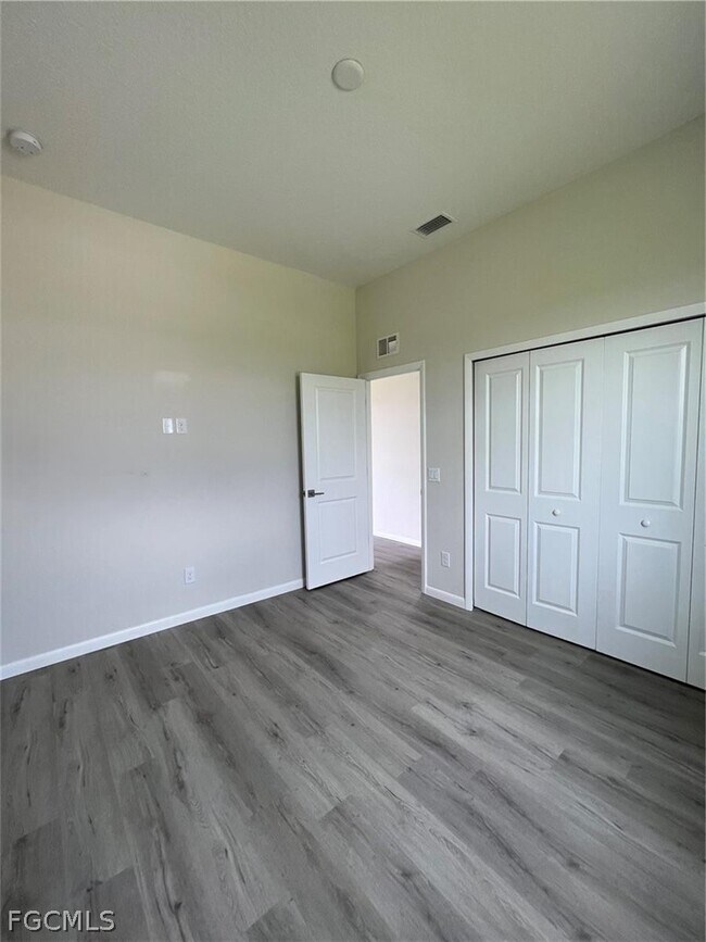 Building Photo - 1088 Saturn Ct