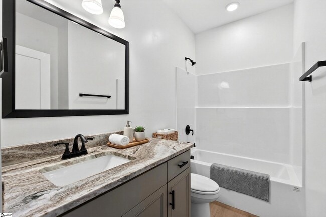 Building Photo - 1403 Lake Bowen Dam Rd