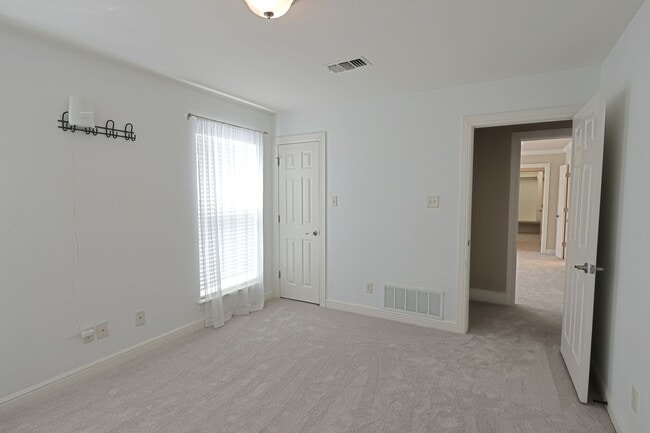 Building Photo - 4821 New Hope Rd