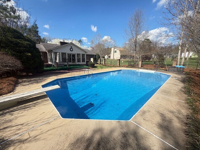 Building Photo - Inviting 3-Bedroom Brick Ranch Oasis in China Grove