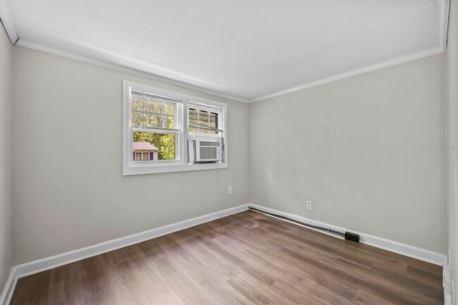 Building Photo - 4 Thurston Ave