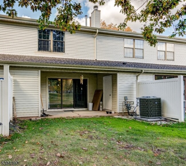 Building Photo - 75 Pear Tree Ln