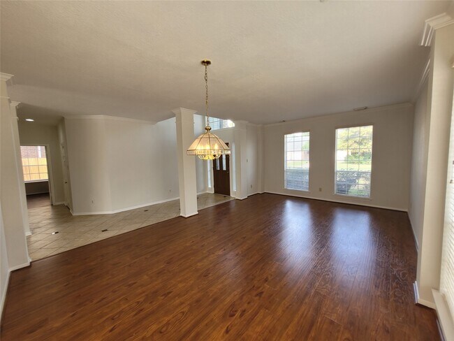 Building Photo - 17403 Canyon Knoll Dr